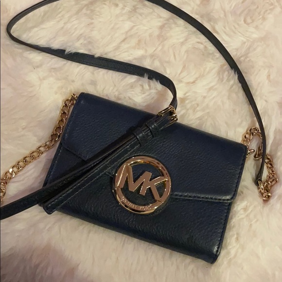 Michael Kors Handbags - NWOT MICHAEL KORS NAVY BLUE PURSE